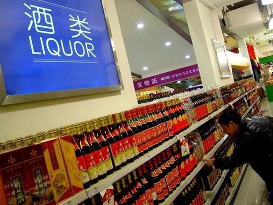 央视对茅台酒“开火”?2两等于1克黄金 喝酒还是炒作?