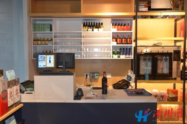 1919酒类直供潢川店:零售,服务,配送一体化
