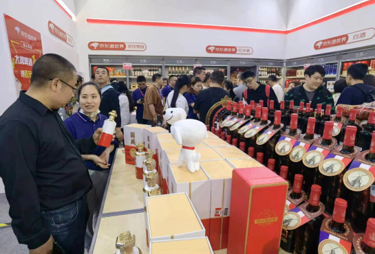 京东酒世界“春糖001号店”亮相成都糖酒会 一体化新模式获行业高度关注